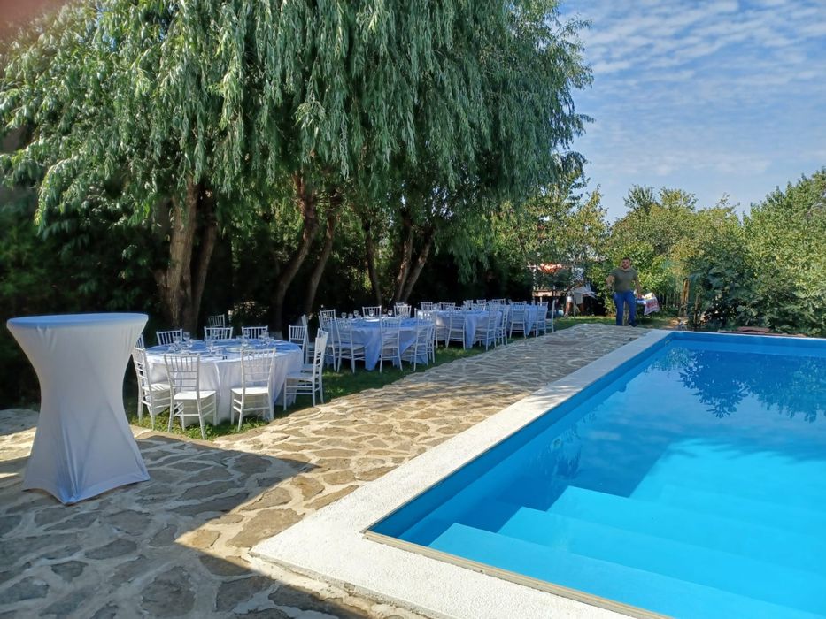 Corturi , Scaune chiavari ,mese rotunde de inchiriat  pt evenimente