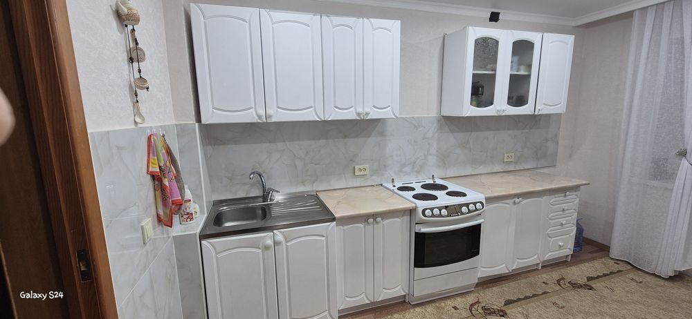 Кухонный гарнитур с электроплитой