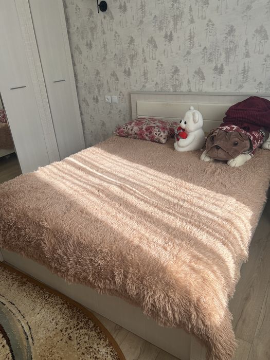 Продам двуспальную кровать.