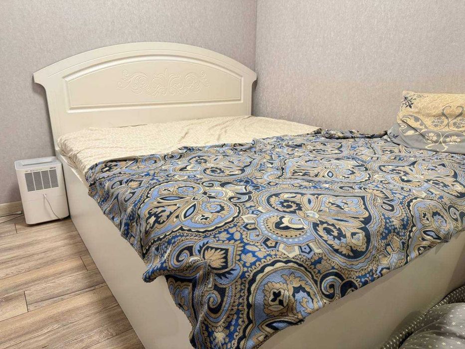 Двуспальная кровать