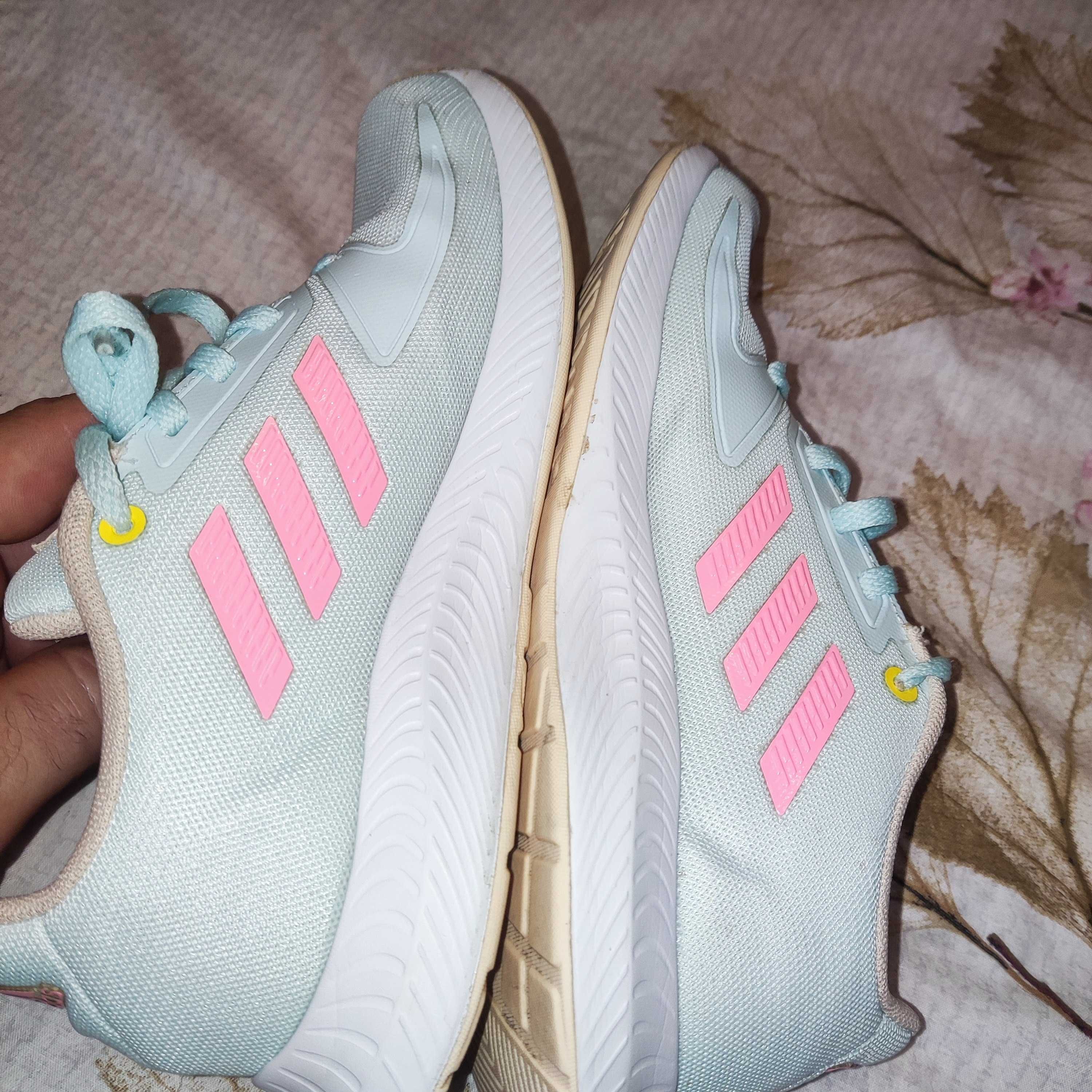 Маратонки Adidas Runfalcon 37.1/3 
23 - 23.5 см. стелка