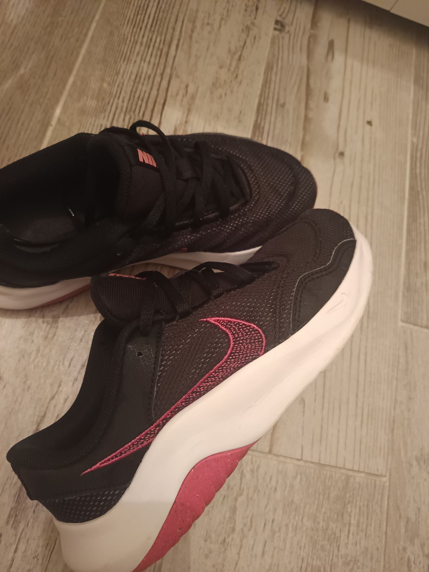 Дамски маратонки Nike