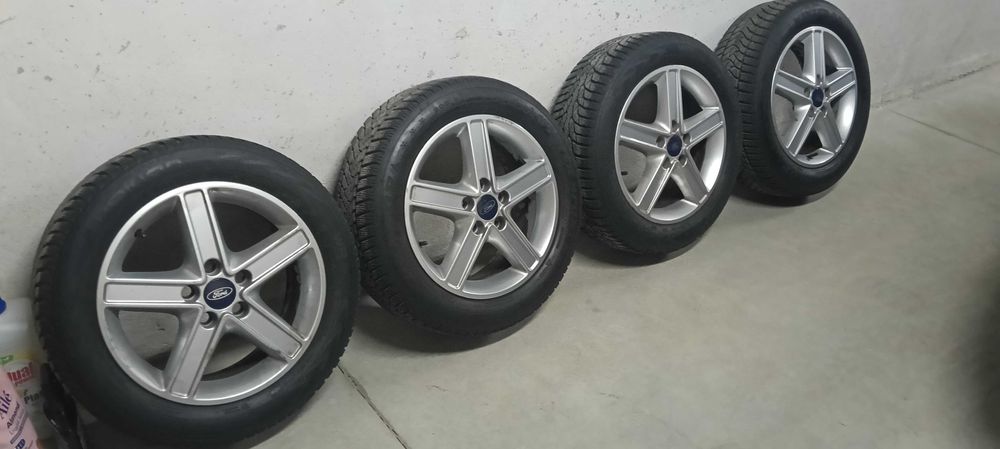 Зимни автомобилни гуми с джанти 205/55/16 за FORD