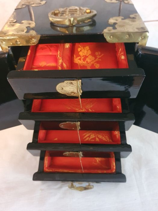 Dulapior pentru Bijuterii