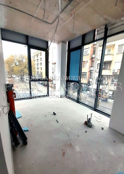 Продава се Офис в Пловдив, Кючук Париж - 180 кв.м за 2200 €/кв.м - Снимка #4