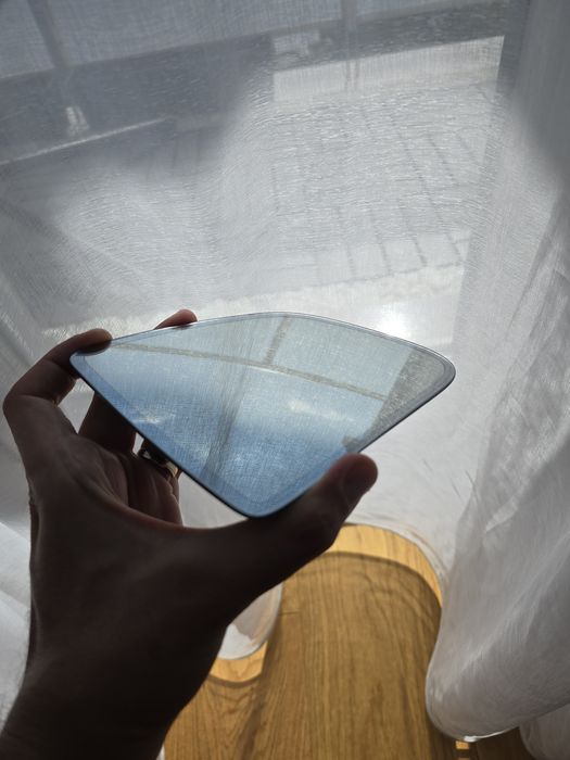 Oglinda (geam) dreapta Tesla Model Y