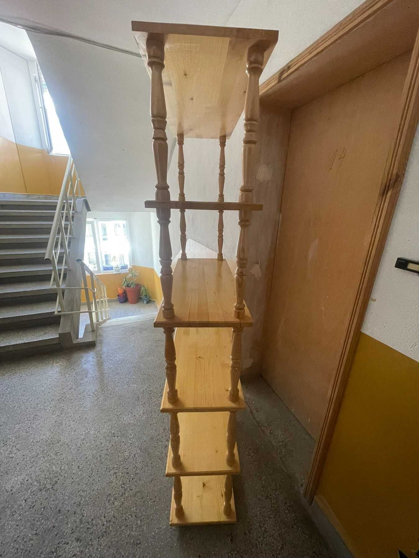 Продавам Библиотека