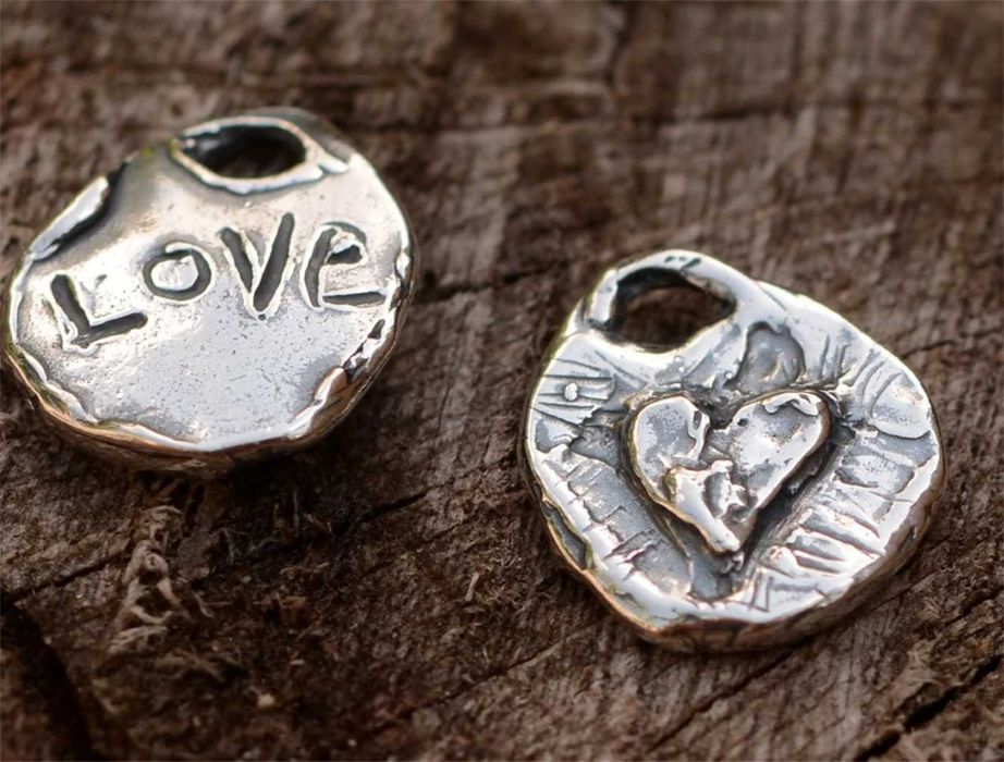 Сребърно бижу 925 – медальон „Сърце с LOVE“, талисман за Любов.