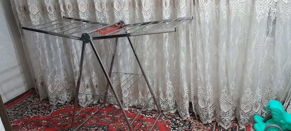 Сушилка для белья в хорошем состоянии
