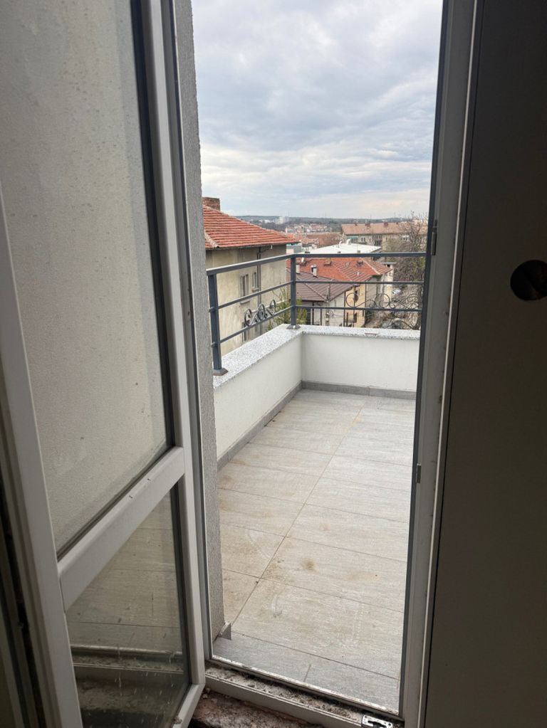 Продава се Тристаен апартамент в Плевен, Широк център - 126 кв.м за 1334 €/кв.м - Снимка #2