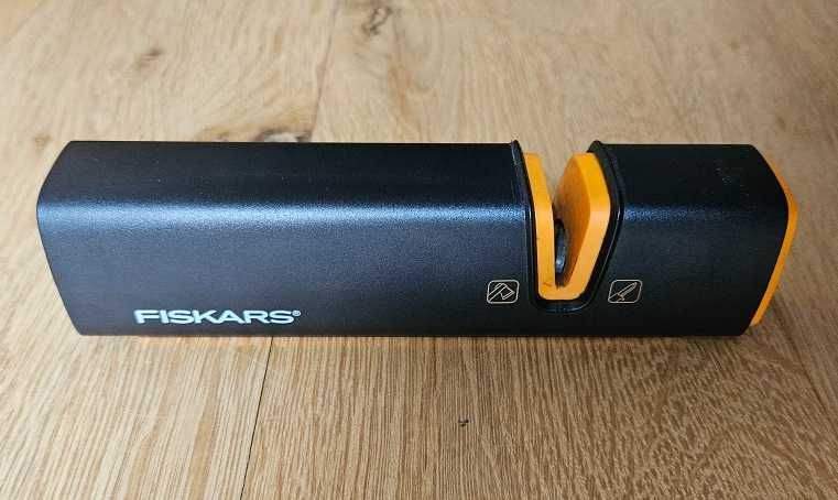 Точило за брадви и ножове Fiskars Xsharp Острилка за нож Фискарс