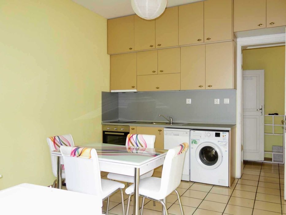 Дава се под наем Двустаен апартамент в София, Център - 68 кв.м за 408 € - Снимка #1