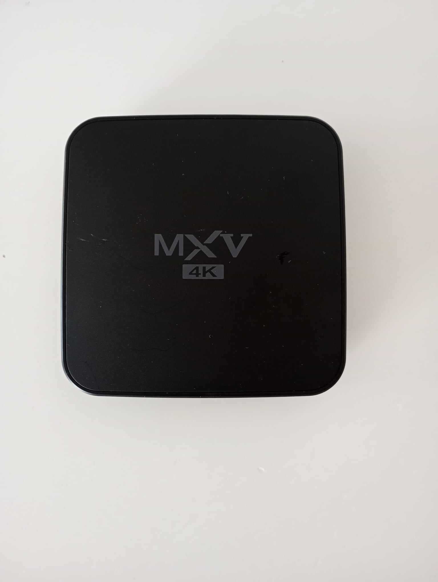 Smart TV Box Android 11 MXV 4K Като Нов HDMI Кабел и Дистанционно