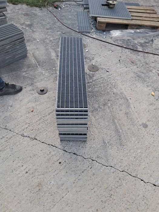 Trepte zincate pentru scari metalice zincate
