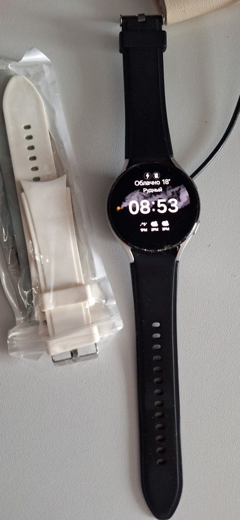 Продам часы Samsung watch 4
