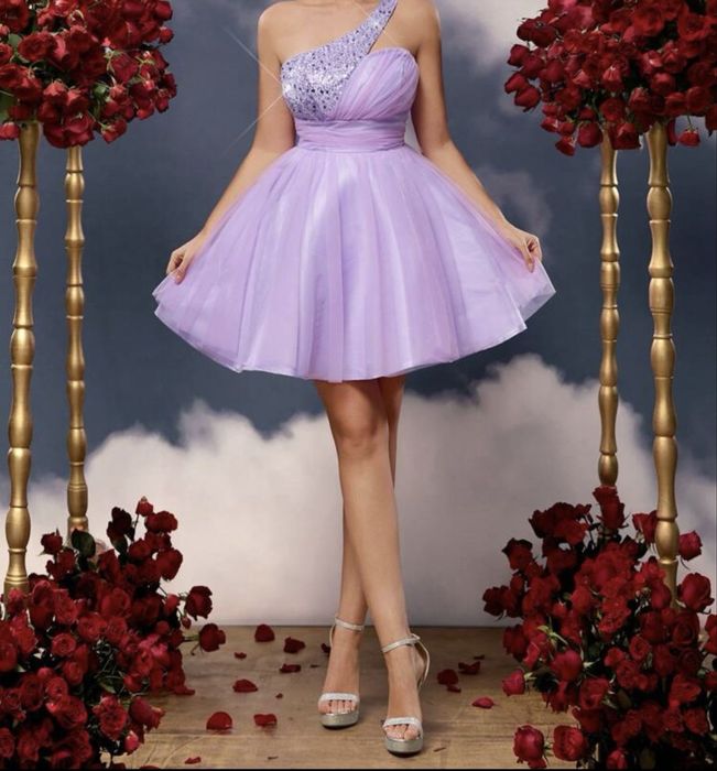 Чисто нова елегантна рокля с пайети