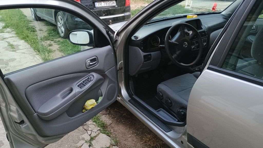 Nissan Almera 2004 1.5 dCi 80cp