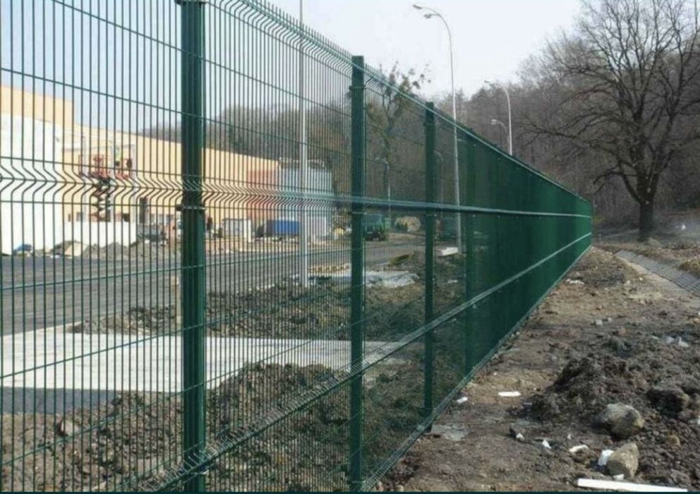 Facem garduri din plasă bordurată