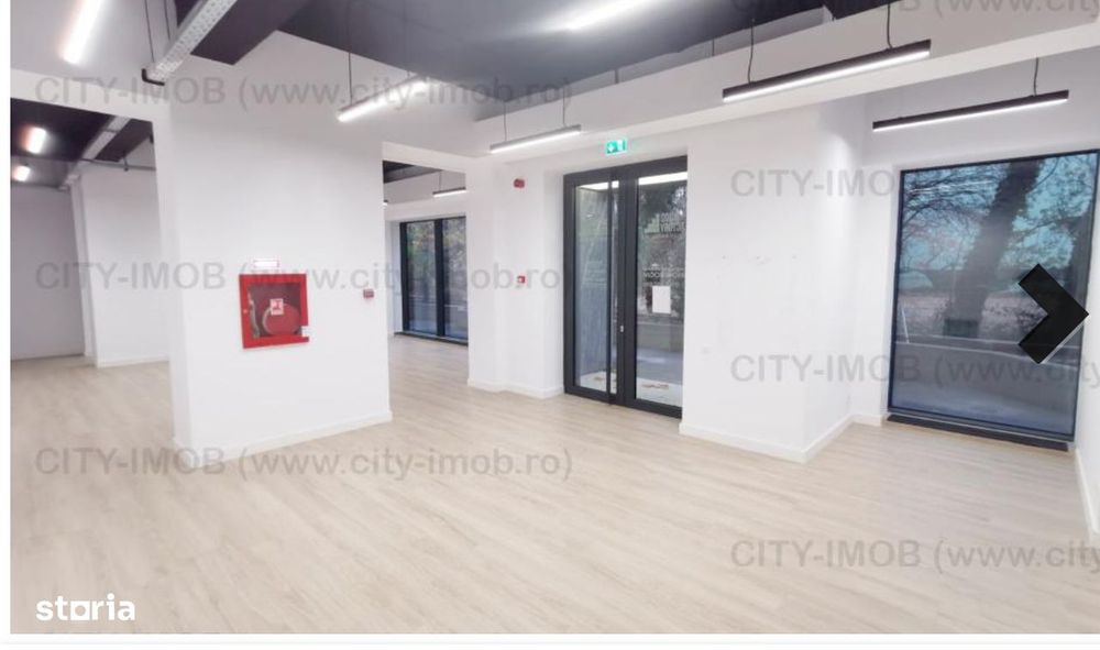 Inchiriez spatiu comercial cortina academy