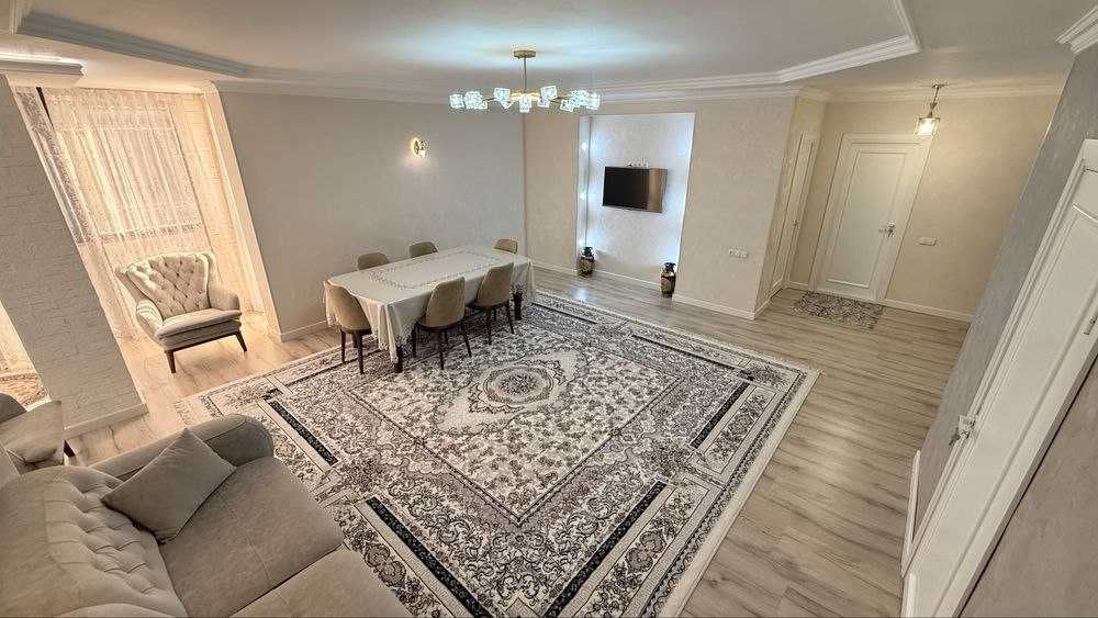 Срочно Продаётся квартира в центре 3 комнат Новостройка Ремонтом