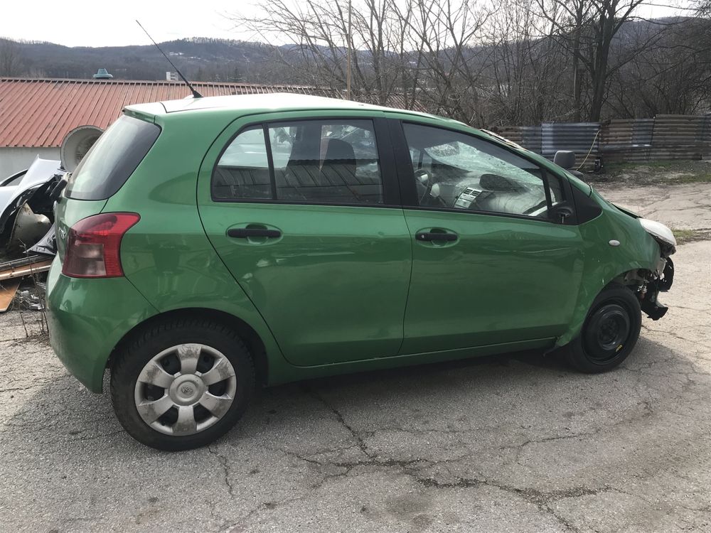 Toyota Yaris 1.0i 2008г на части