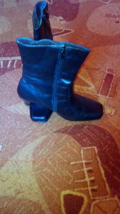 Vand cizme de piele pentru femei