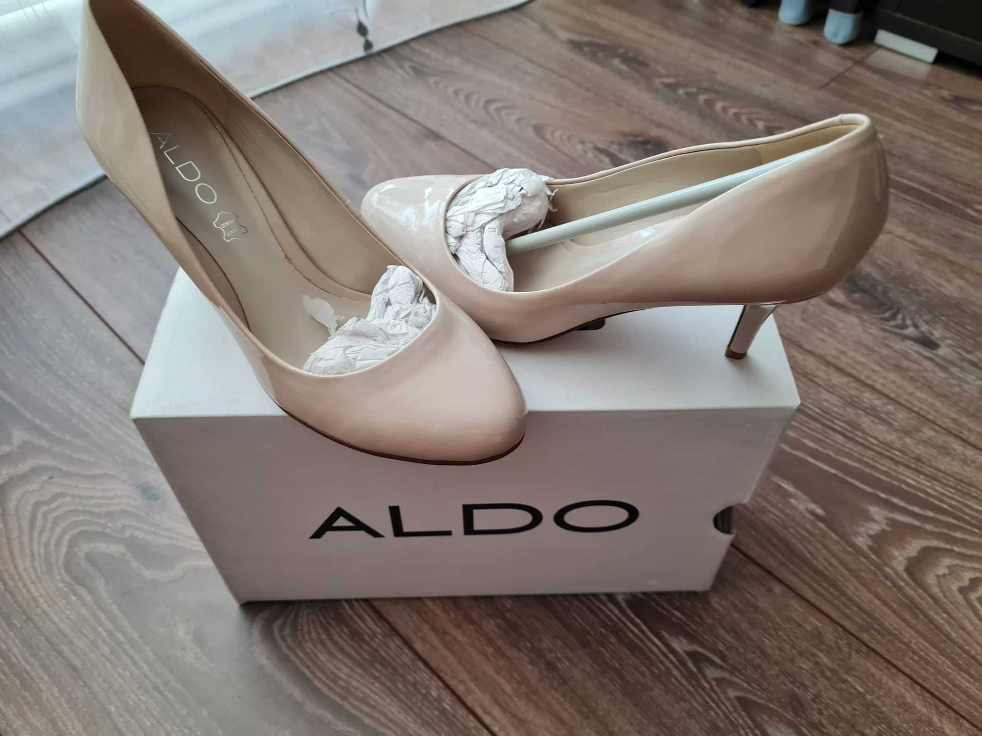 Pantofi nude eleganti cu toc