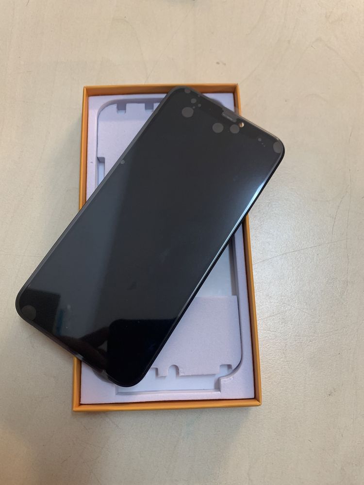 Display iphone 11 pro Cu touchscreen si rama Montaj 50 lei Garantie