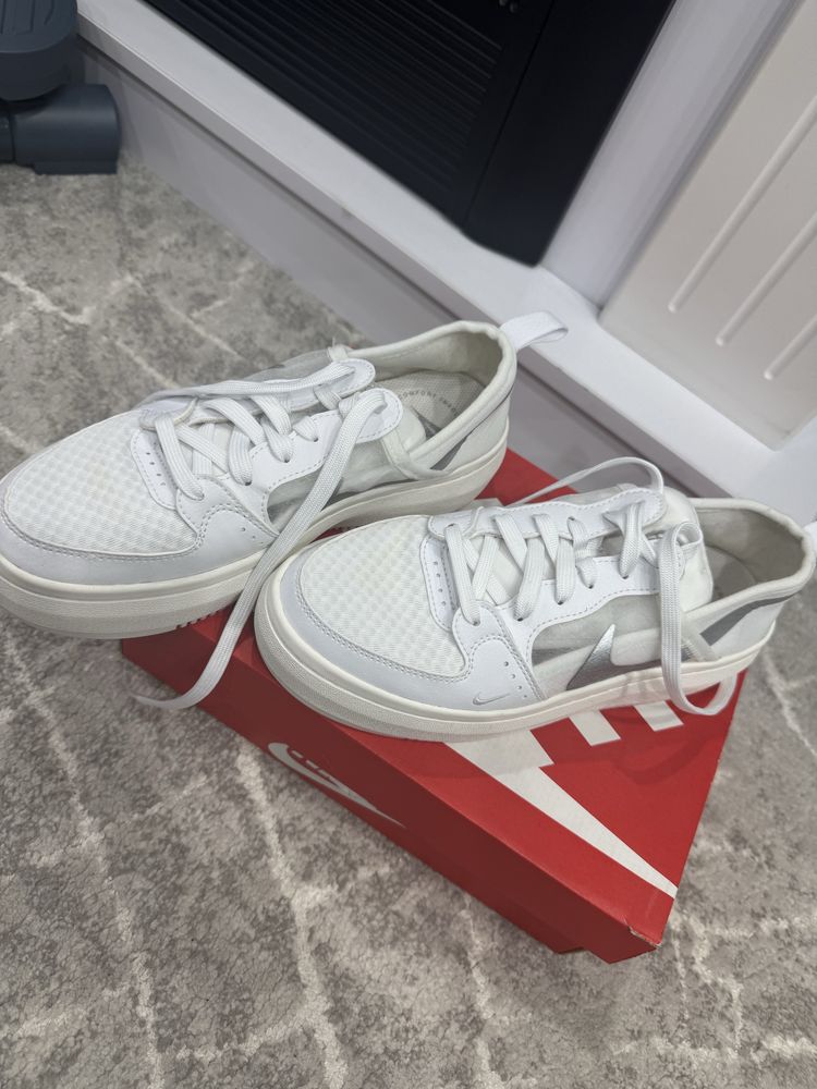 Adidasi Nike dama in stare foarte buna
