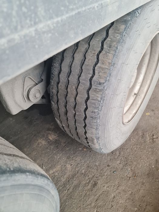 Vând semiremorca krone