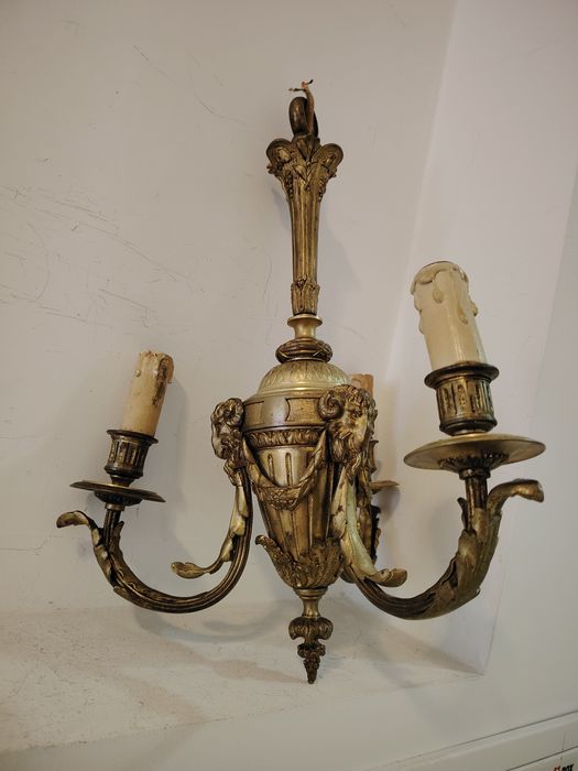 Candelabru Empire din bronz masiv cu 3 brațe piesa cu o lucrătura de o