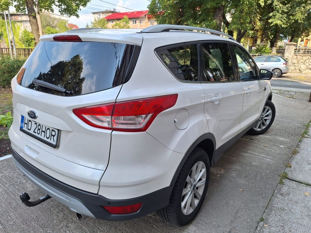 Vând Ford Kuga euro 6 alb perlat