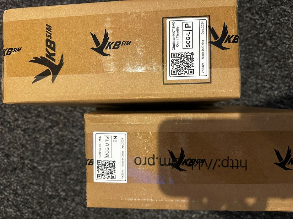 Vând joystick nou in cutie desigilată