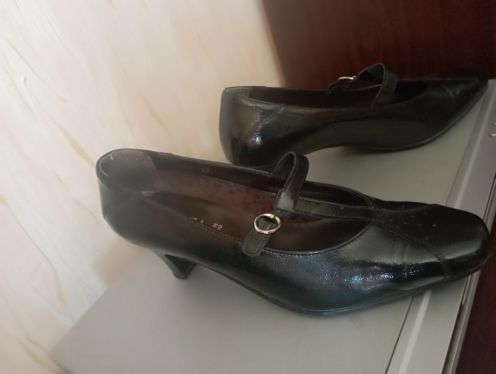 Обувь женская босоножки туфли продам