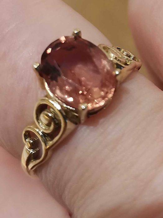 Inel din aur  14 k, cu piatra Zultanit! Model deosebit!