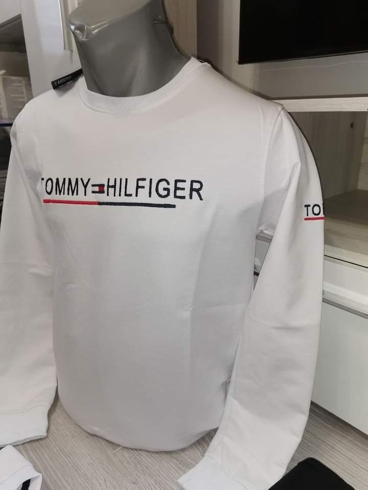 Vând bluzoane și tricouri Tommy Hilfiger siglă cusută