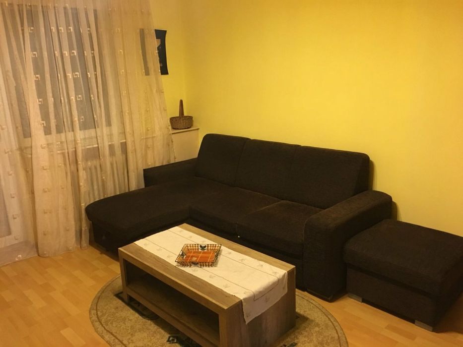 Vand canapea in stare foarte bună, extensibilă