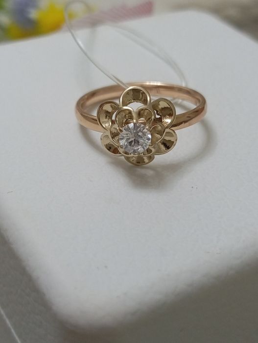 Tilla uzuk 585 proba 100$ yengi