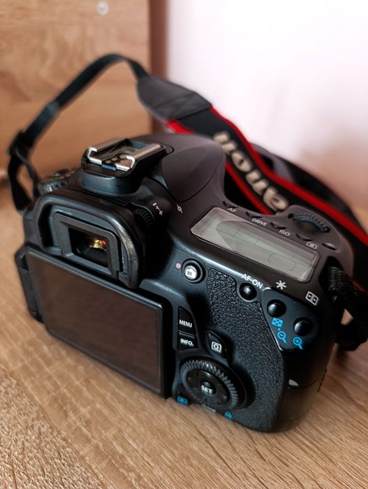 Aparat foto Canon EOS 60D cu accesorii