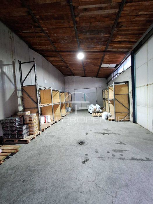 Продава се Склад в Пловдив, Тракия - 1070 кв.м за 641 €/кв.м - Снимка #1