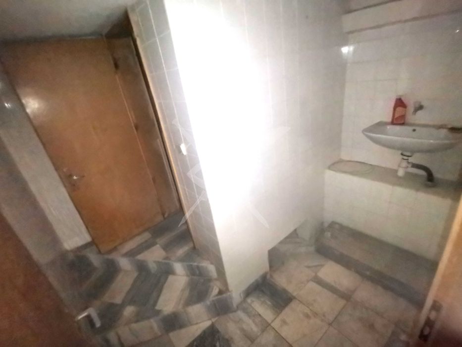 Дава се под наем Офис в Бургас, Център - 180 кв.м за 125681.34 € - Снимка #2