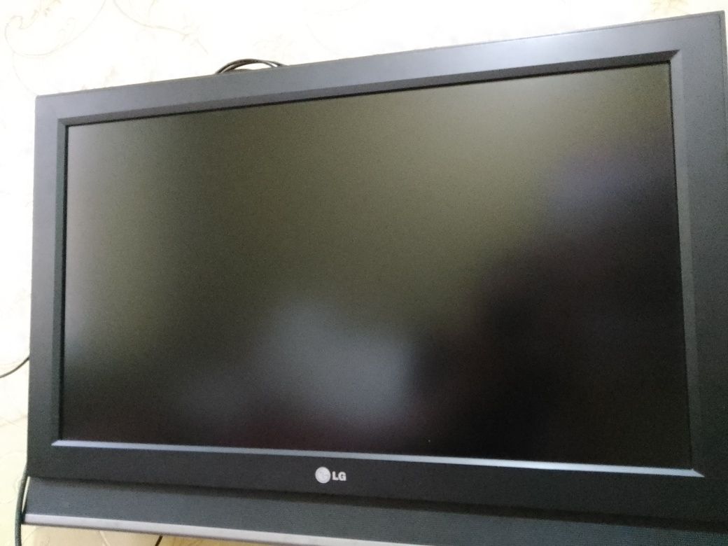 Televizor LG,32 ekranli, oddiy, birinchi chiqqanlaridan