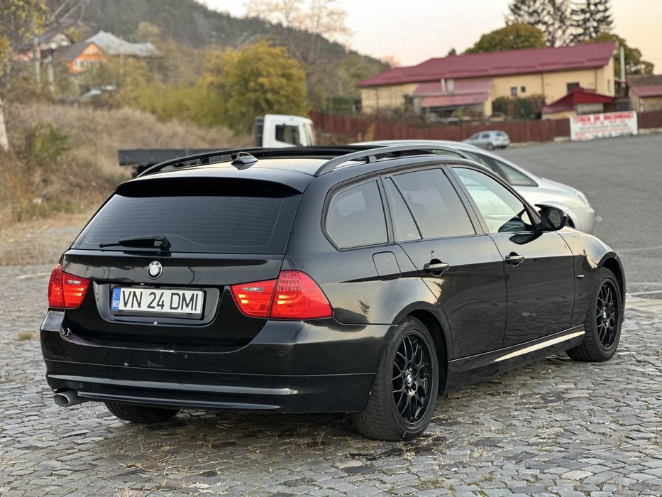 BMW 320D LCI •Automat• Navigatie• Bi-xenon • panoramic• stare Perfectă