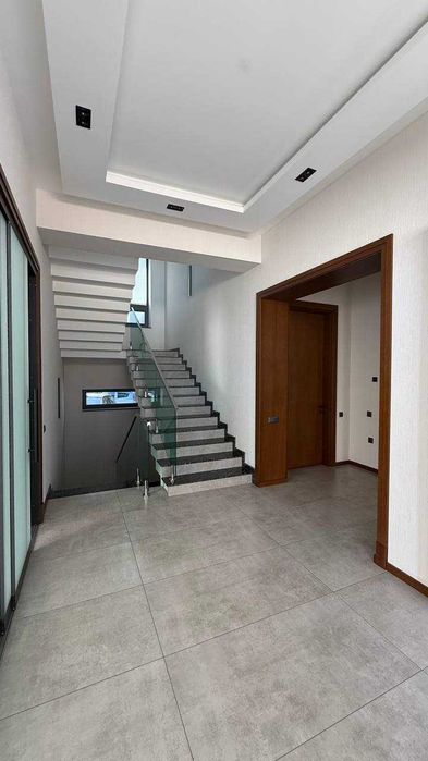 Продается Нежилой помещения  Ор-тр- Малика Базар 450м2