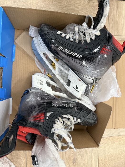 Продам хоккейную экипировку.