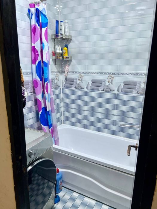 Surochna  troyiskida 2 xonali kvartira sotiladi