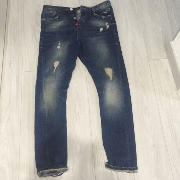 Vând blugi pull and bear