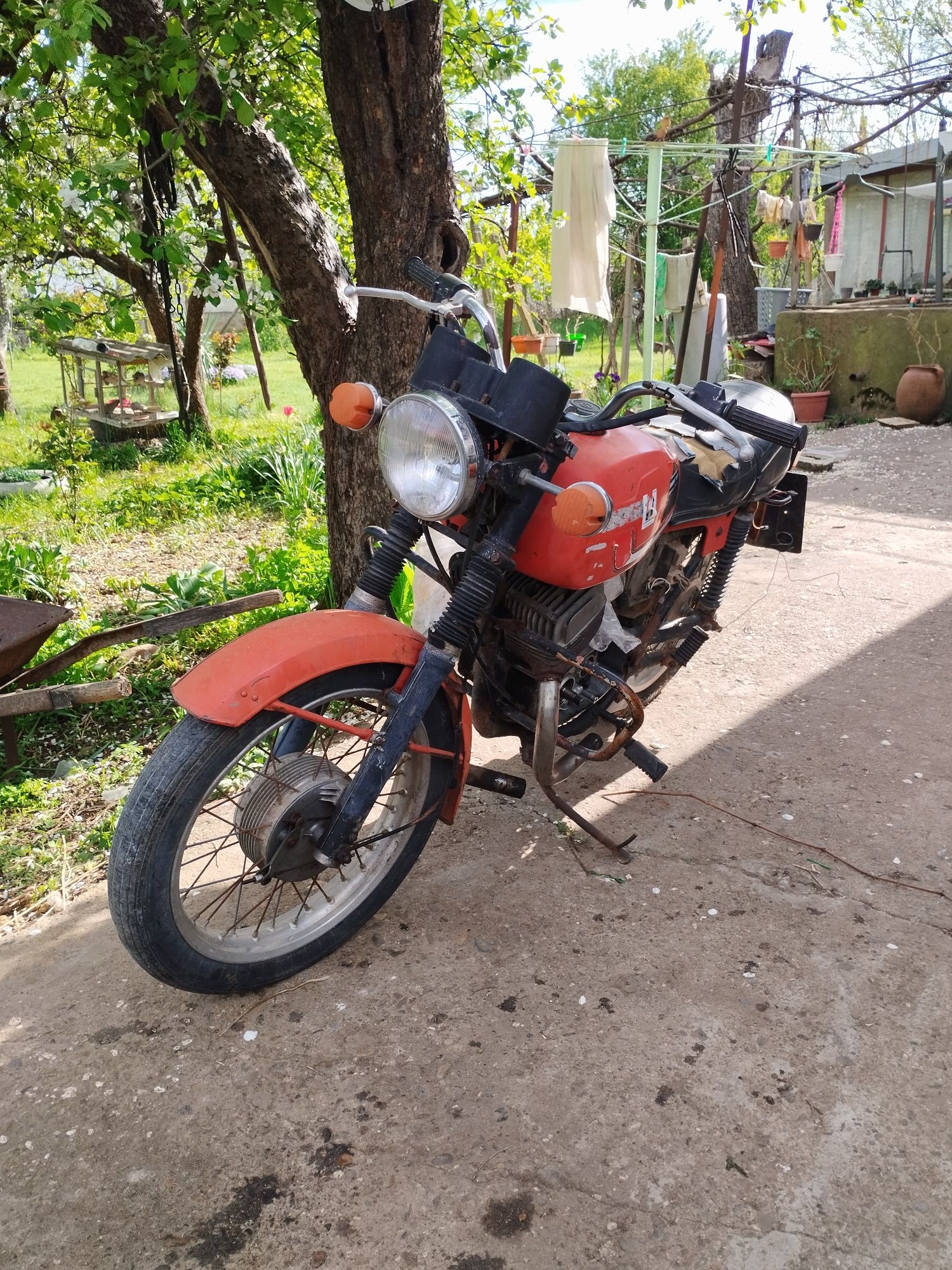 Два броя CZ 350 12v