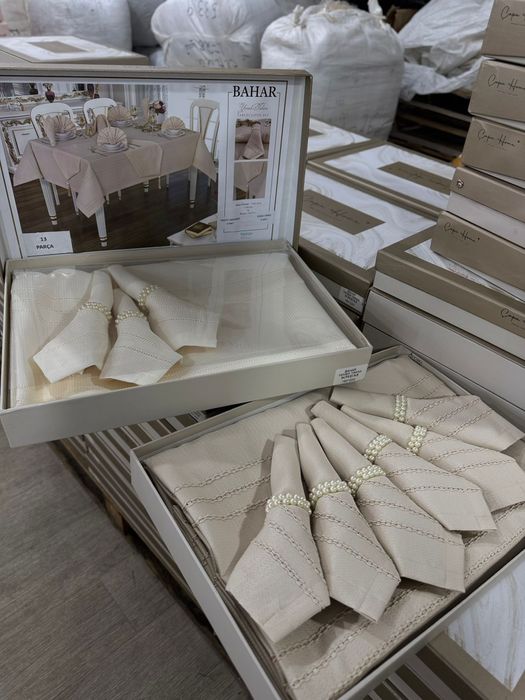 *Скатерть салфетками от Capa Homee

Ткань: жаккард
Цвет: айвори