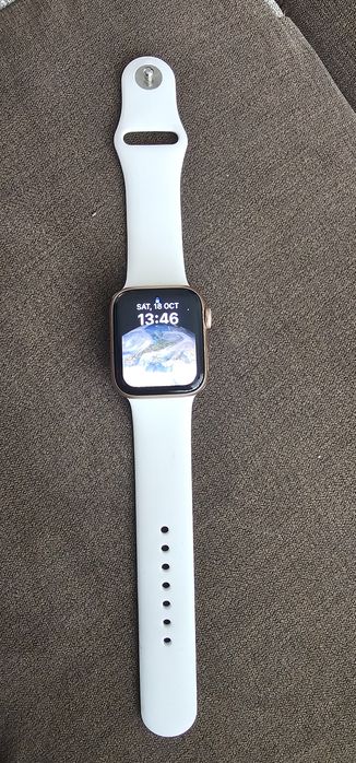 Apple Watch SE часовник